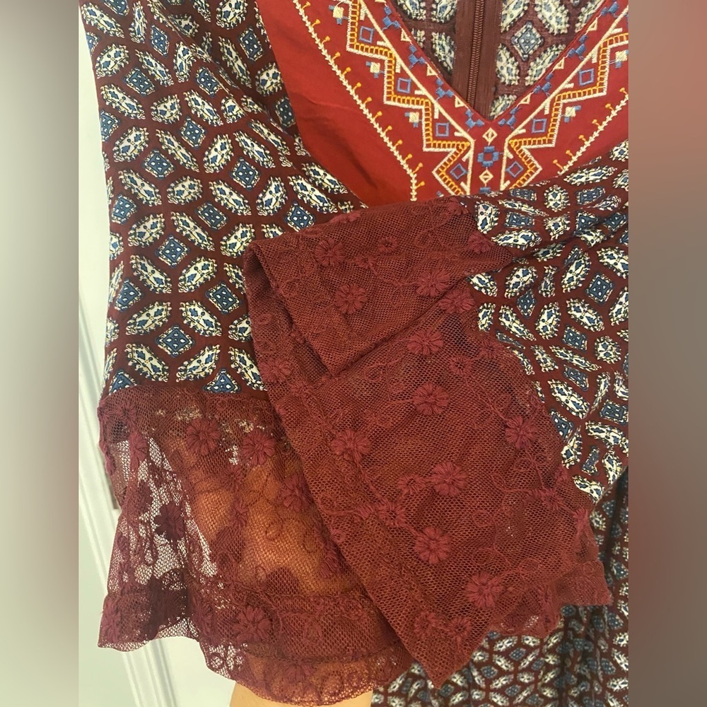 Flying Tomato Dress Sz S Burgundy Print Lace 3/4 Trimmed Sleeves Embroidered - Picture 6 of 7
